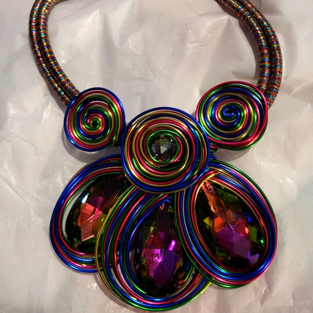 Beautiful aluminum Wire Crystal Necklace/ Earrings SetColorful Artisan Jewelry - Picture 9 of 15